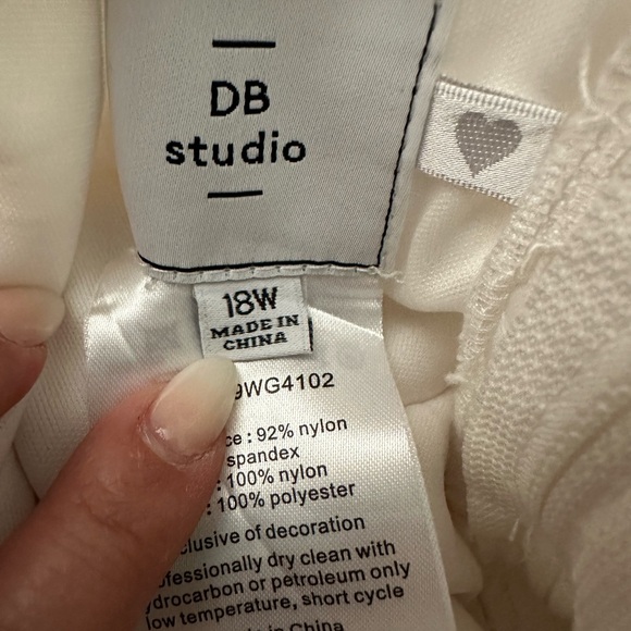 David’s Bridal soft white A line all over lace square back wedding dress. - Picture 9 of 10